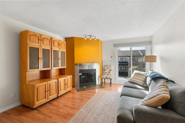 Dining room - 301 7 Burland Avenue, Winnipeg, MB R2N2E4 Photo 3