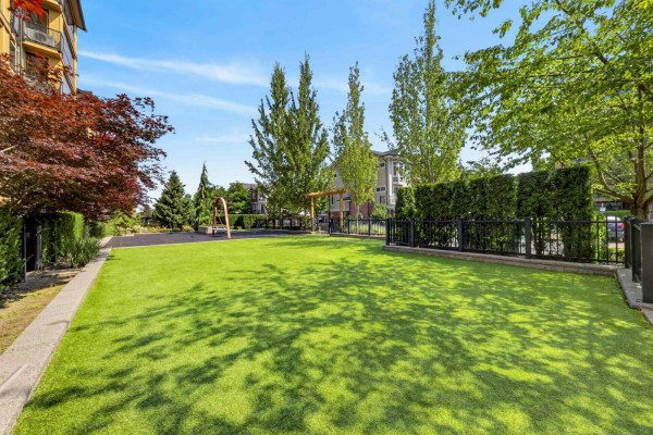 301 8067 207 Street, Langley, BC V2Y0N9 Photo 5