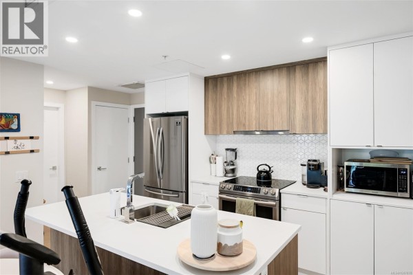 Laundry room - 301 881 Short St, Saanich, BC V8P2L3 Photo 4