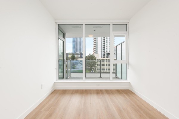 301 9675 King George Boulevard, Surrey, BC V3T0T7 Photo 4