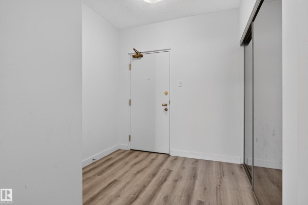 #301 9809 110 St Nw, Edmonton, AB T5K2J9 Photo 5
