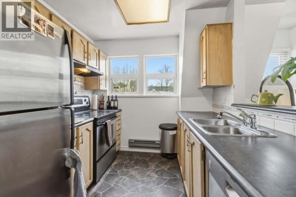 301 99 Begin Street, Coquitlam, BC V3K6R5 Photo 4