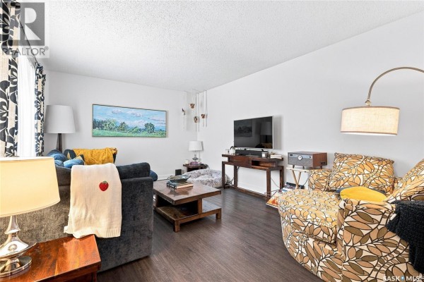 Dining room - 301 Cascade Street, Saskatoon, SK S7J0M4 Photo 3