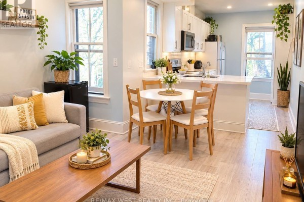Kitchen - 301 Dupont Street, Toronto, ON M5R1W1 Photo 5