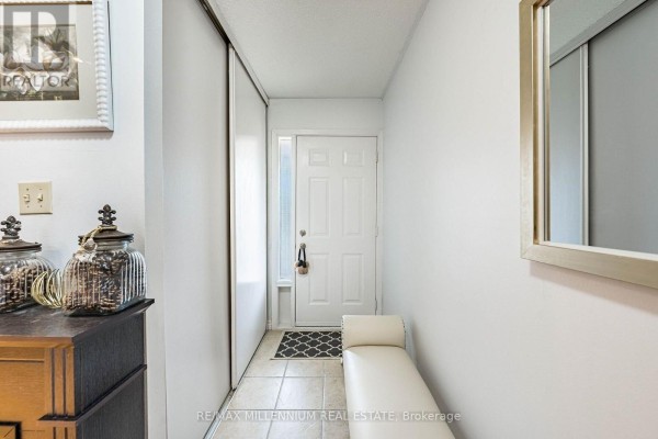 Kitchen - 301 Milestone Crescent, Aurora, ON L4G3M2 Photo 4