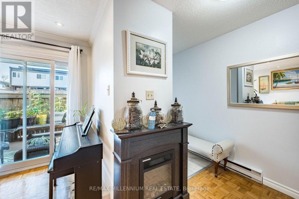 Dining room - 301 Milestone Crescent, Aurora, ON L4G3M2 Photo 5