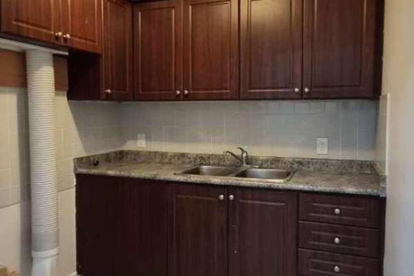 Kitchen - 301 Rhodes Avenue, Toronto, ON M4L3A4 Photo 4