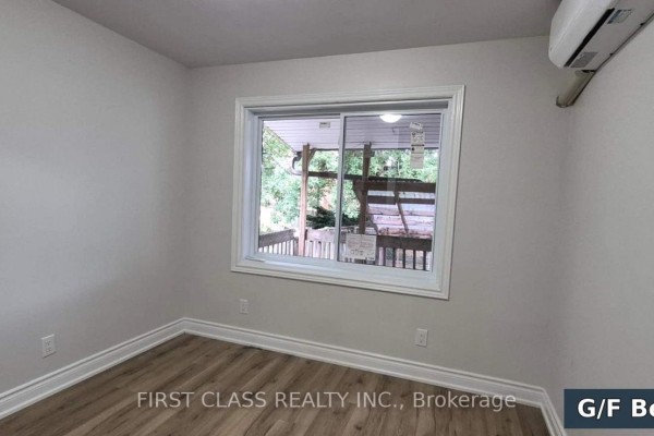 Dining room - 301 Rhodes Avenue, Toronto, ON M4L3A4 Photo 5