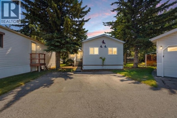 3011 Burroughs Manor Ne, Calgary, AB, photo 2