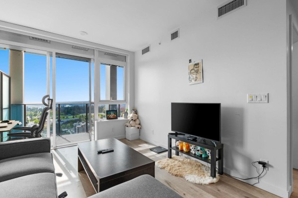 3012 10448 University Drive, Surrey, BC V3T0S7 Photo 4