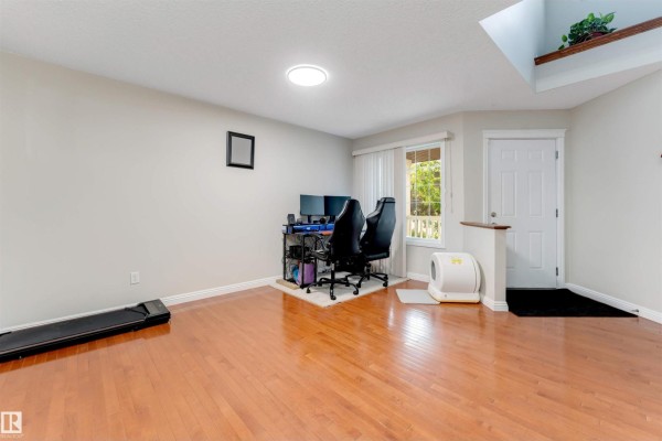 Primary Bedroom - 3012 25 Ave Av Nw, Edmonton, AB T6T0C8 Photo 4