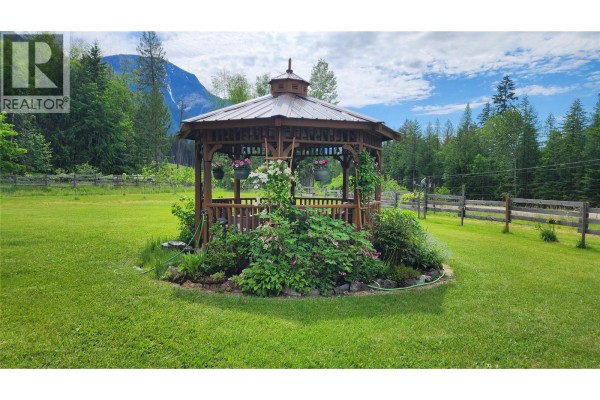 3015 6 Highway, Nakusp, BC, photo 3