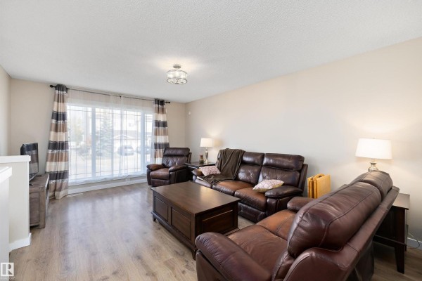 3019 33 Av Nw, Edmonton, AB, photo 3
