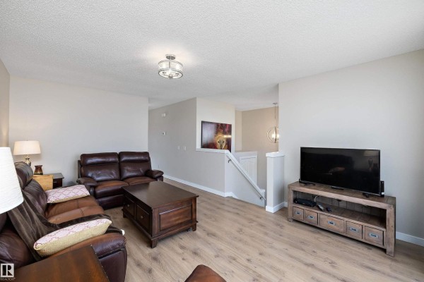 Family room - 3019 33 Av Nw, Edmonton, AB T6T1X2 Photo 4
