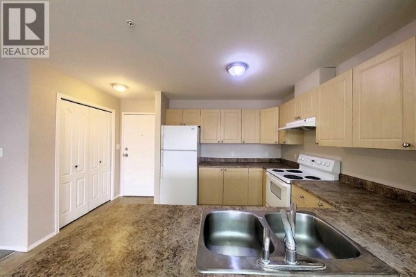 Primary Bedroom - 302, 1615 41 Street, Edson, AB T7E0A7 Photo 5