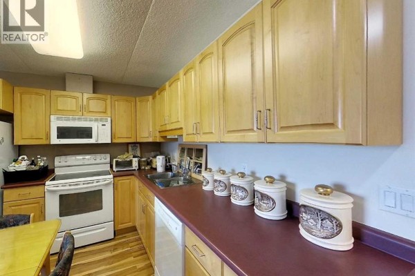 Living room - 302, 777 48 Street, Edson, AB T7E1Z6 Photo 5