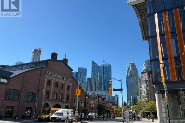 302 - 100 Front Street E, Toronto, ON M5A1E1 Photo 3