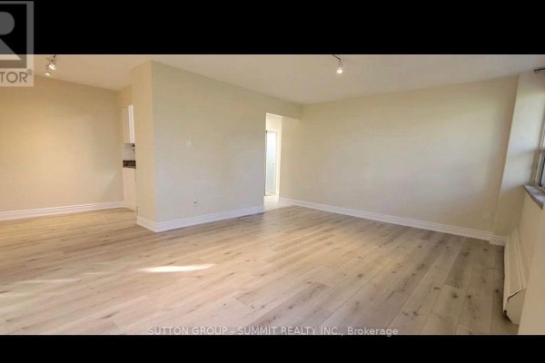 302 - 105 Raglan Avenue, Toronto, ON M6C2K7 Photo 3