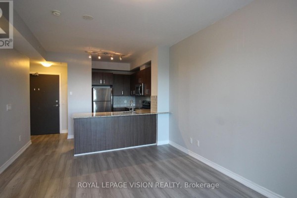Kitchen - 302 - 11611 Yonge Street, Richmond Hill, ON L4E1G2 Photo 3