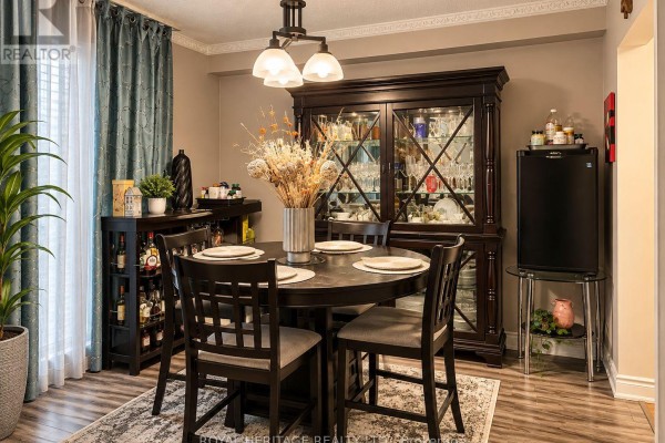 Dining room - 302 - 1210 Radom Street, Pickering, ON L1W2Z3 Photo 3