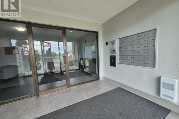 302 - 220 Kenyon Street W, North Glengarry, ON K0C1A0 Photo 5