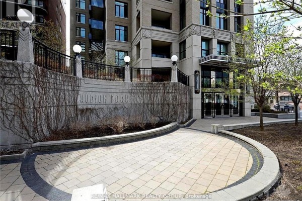 302 - 245 Kent Street, Ottawa, ON K2P0A5 Photo 3