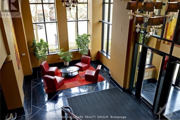 302 - 245 Kent Street, Ottawa, ON K2P0A5 Photo 5