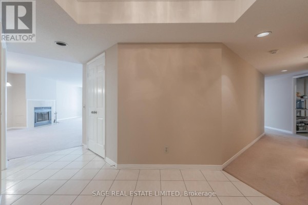 Living room - 302 - 25 George Street, Toronto, ON M5A4L8 Photo 5