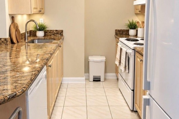 Den - 302 - 260 Merton Street, Toronto, ON M4S3G2 Photo 5