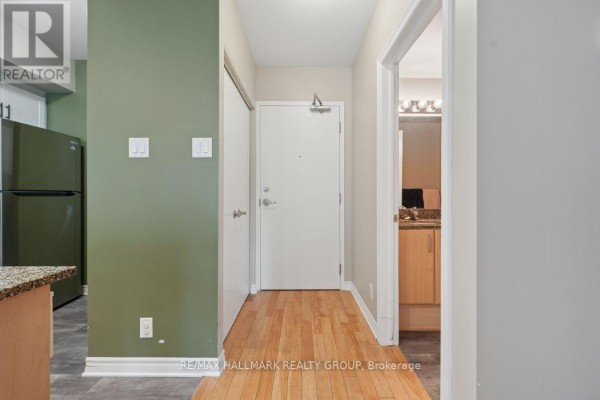 Kitchen - 302 - 445 Laurier Avenue W, Ottawa, ON K1N6R4 Photo 4