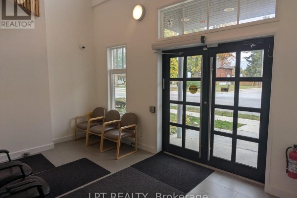 302 - 46 Queen Street S, Mississauga, ON L5M1K4 Photo 4