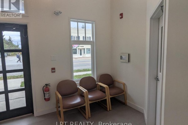 302 - 46 Queen Street S, Mississauga, ON L5M1K4 Photo 5