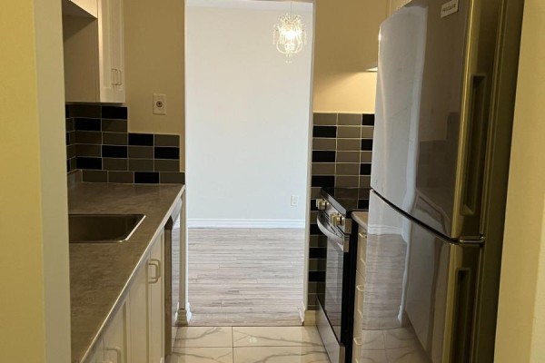 302 - 4692 Crysler Avenue, Niagara Falls, ON, photo 3