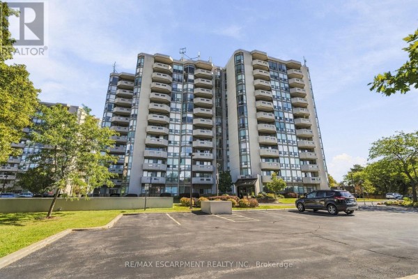 Living room - 302 - 5070 Pinedale Avenue, Burlington, ON L7L5V6 Photo 2