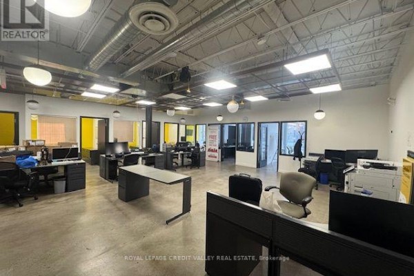 302 - 6 George Street S, Brampton, ON L6Y1P1 Photo 5