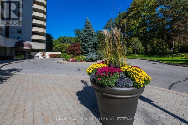 302 - 75 Wynford Hts Crescent, Toronto, ON M3C3H9 Photo 2