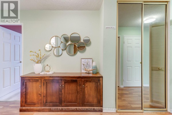 302 - 75 Wynford Hts Crescent, Toronto, ON M3C3H9 Photo 5