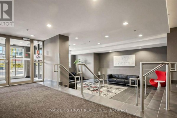 Living room - 302 - 812 Lansdowne Avenue, Toronto, ON M6H4K5 Photo 2