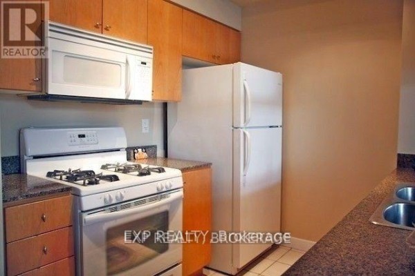 Dining room - 302 - 9 Spadina Avenue, Toronto, ON M5V3V5 Photo 2