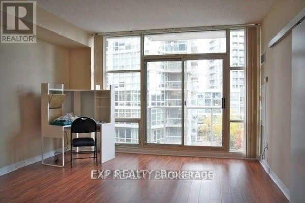 Living room - 302 - 9 Spadina Avenue, Toronto, ON M5V3V5 Photo 3
