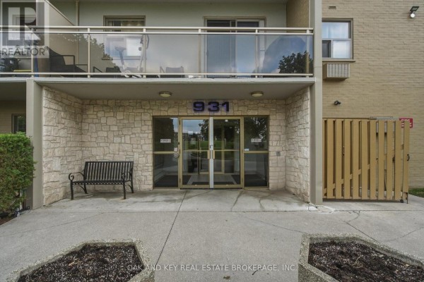 Bedroom - 302 - 931 Wonderland Road S, London South, ON N6K2X6 Photo 4