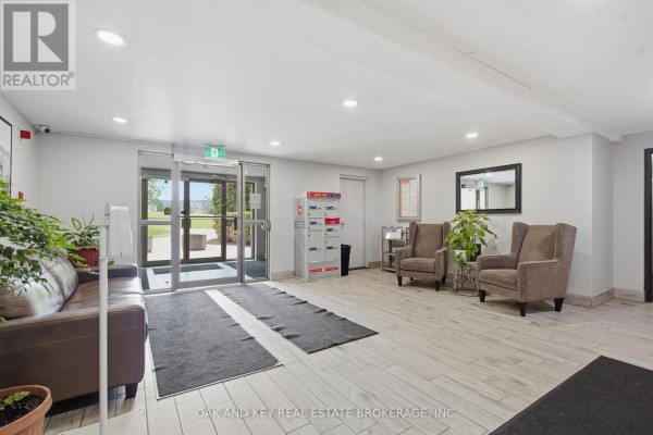Primary Bedroom - 302 - 931 Wonderland Road S, London South, ON N6K2X6 Photo 5