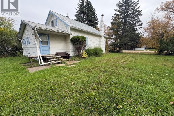 Kitchen - 302 & 304 Livingstone Road, Pelly, SK S0A2Z0 Photo 2