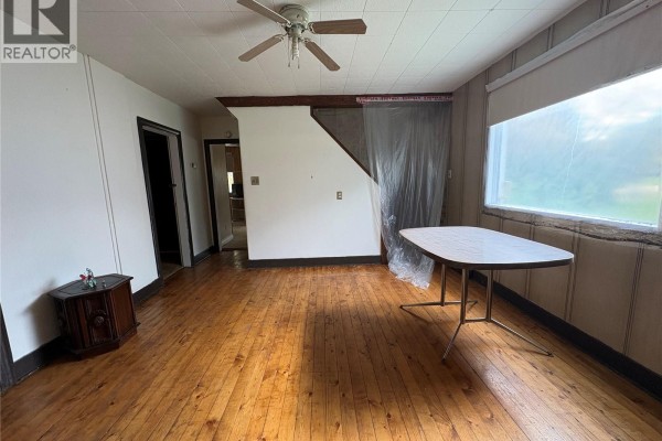 Den - 302 & 304 Livingstone Road, Pelly, SK S0A2Z0 Photo 5