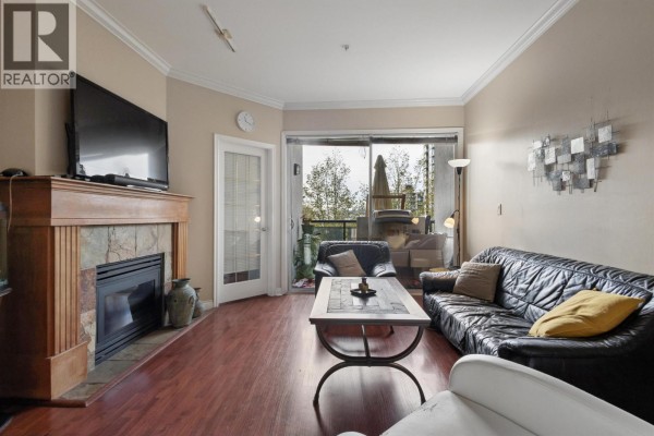 302 131 W 3rd Street, North Vancouver, BC V7M1E7 Photo 2