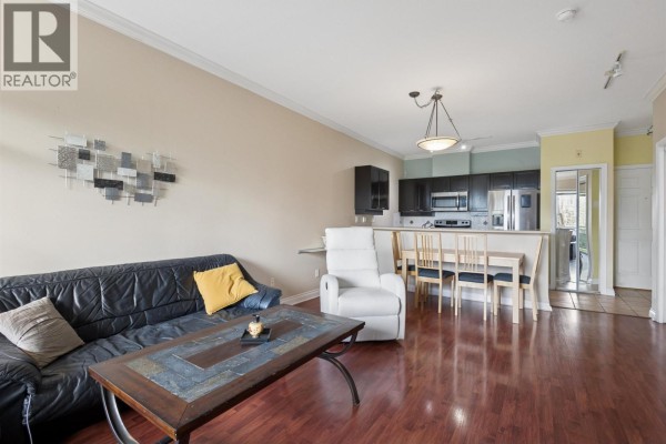 302 131 W 3rd Street, North Vancouver, BC V7M1E7 Photo 3