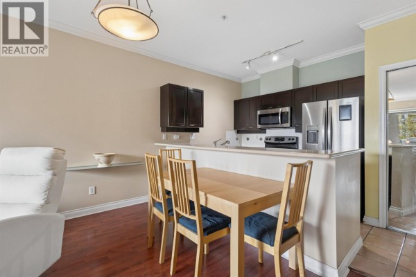302 131 W 3rd Street, North Vancouver, BC V7M1E7 Photo 5
