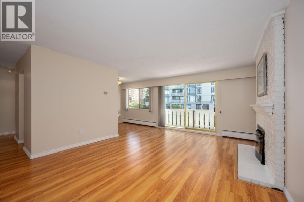 302 1345 Chesterfield Avenue, North Vancouver, BC V7M2N1 Photo 4