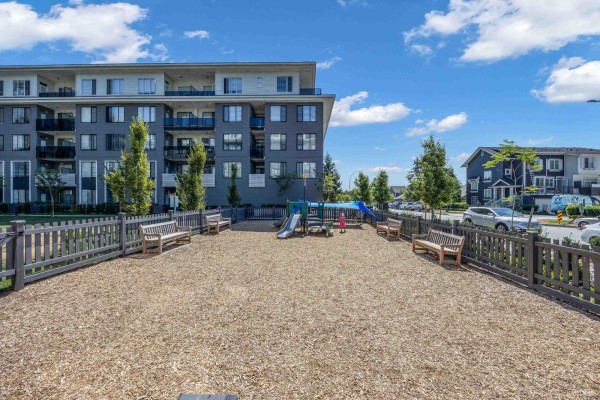 302 15825 85 Avenue, Surrey, BC V4N6W9 Photo 4