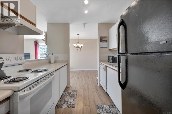 Entrance - 302 1631 Dufferin Cres, Nanaimo, BC V9S5T4 Photo 4